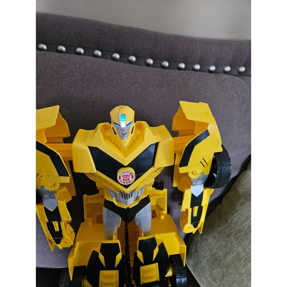 Hasbro 2014 Transformers Bumblebee Talking Action‎ Figure Toy Car